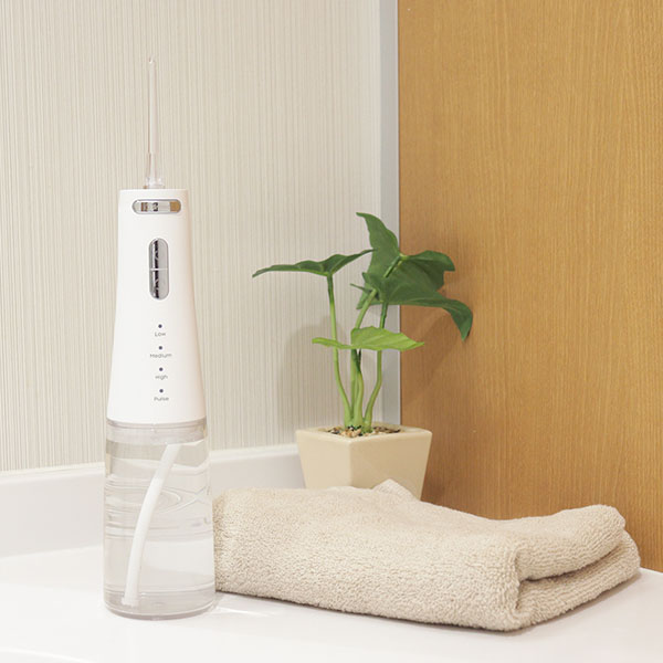 口腔洗浄器「ジェットクリーン フロッセ」 口腔洗浄器「ジェットクリーン フロッセ」